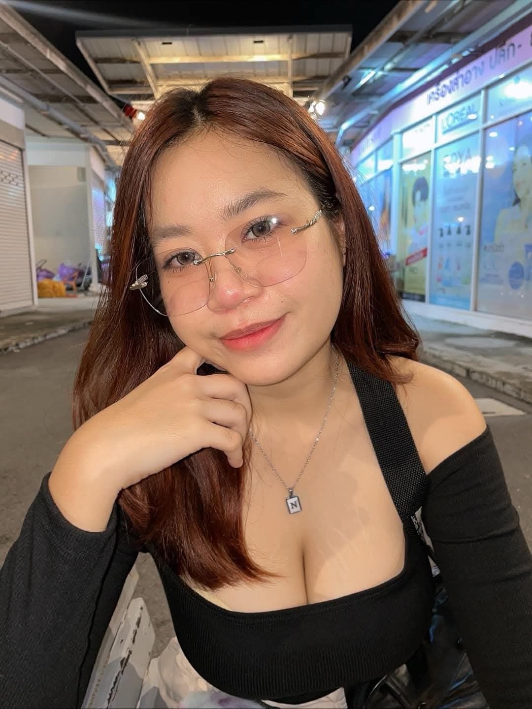 They’re Indonesia Viral! Trends That Make A Splash 2025 Viral Baru Sebuah Ciuman Tulus Di Depan Pintu