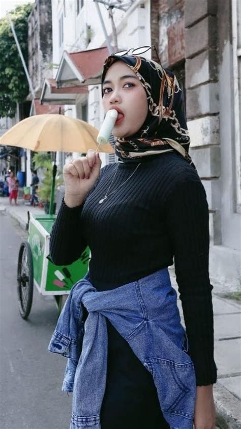 10 Hijab Viral Video on Social Media in 2025 [Updated] Putri Anak Kos Gayanya Polos Tapi Bikin Bapak Kos Kaget