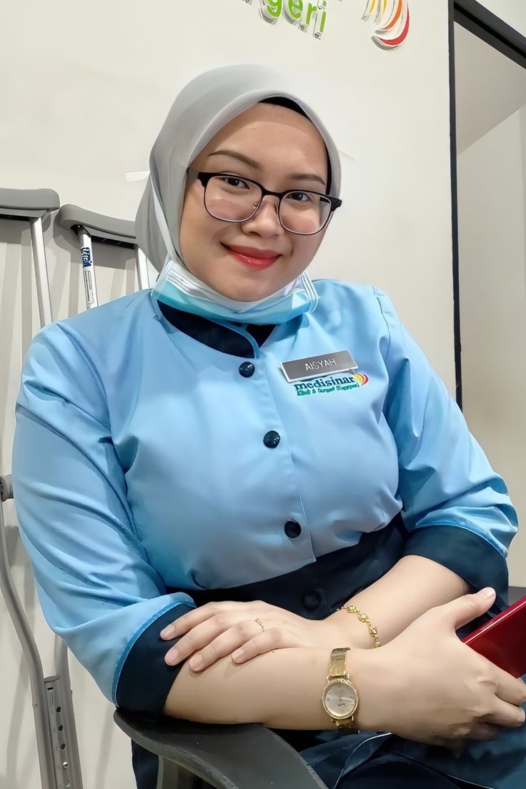 Viral Indo Hijaber cute karyawan bank berbaju biru hijab segiempat